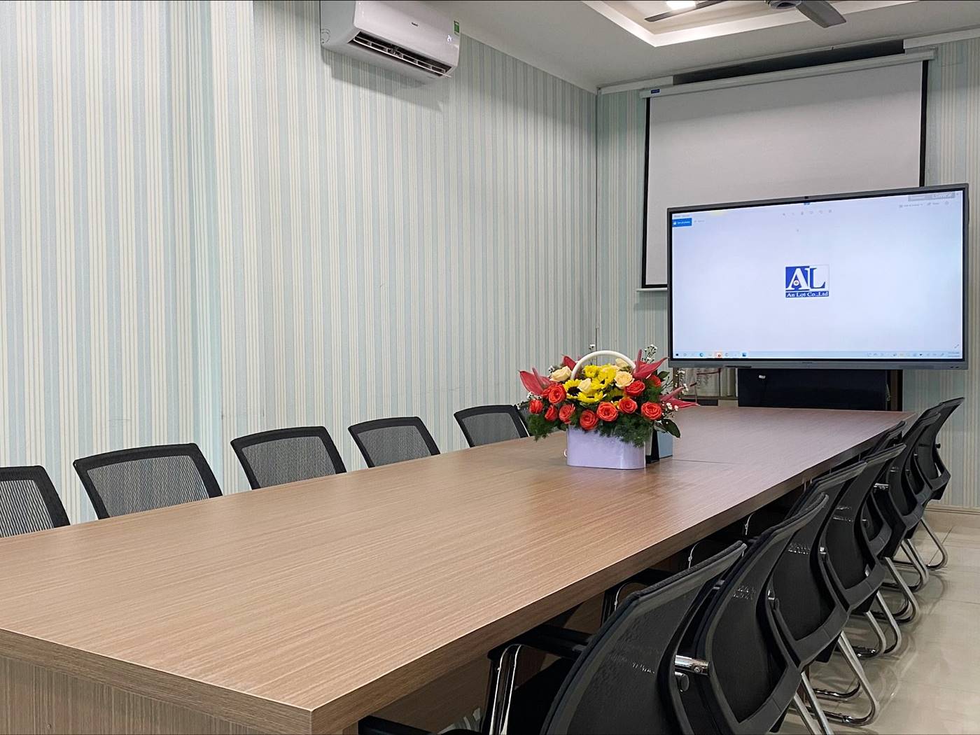 Văn phòng trọn gói Replus, 44 Tạ Quang Bửu, Phường 1, Quận 8 - vlook