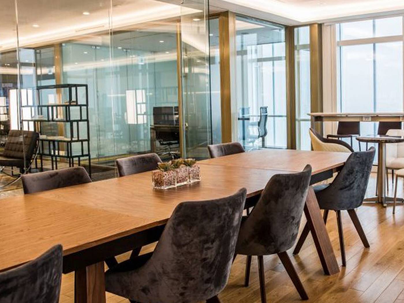 Văn phòng trọn gói CEO SUITE • Vietcombank Tower, 05 Công Trường Mê Linh, Phường Bến Nghé, Quận 1 - Vlook.vn